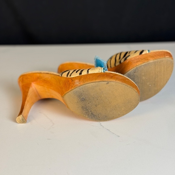 Steve Madden tiger-print wooden platform heels, size 9.5 - Picture 3 of 4